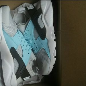 NWT Nike Huarache Run Ultra